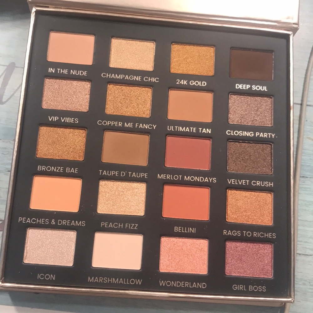 Eyeshadow palette